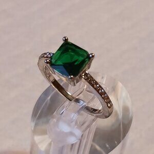 Silver Fashion Green Emerald CZ Ring Size 6 NWOT